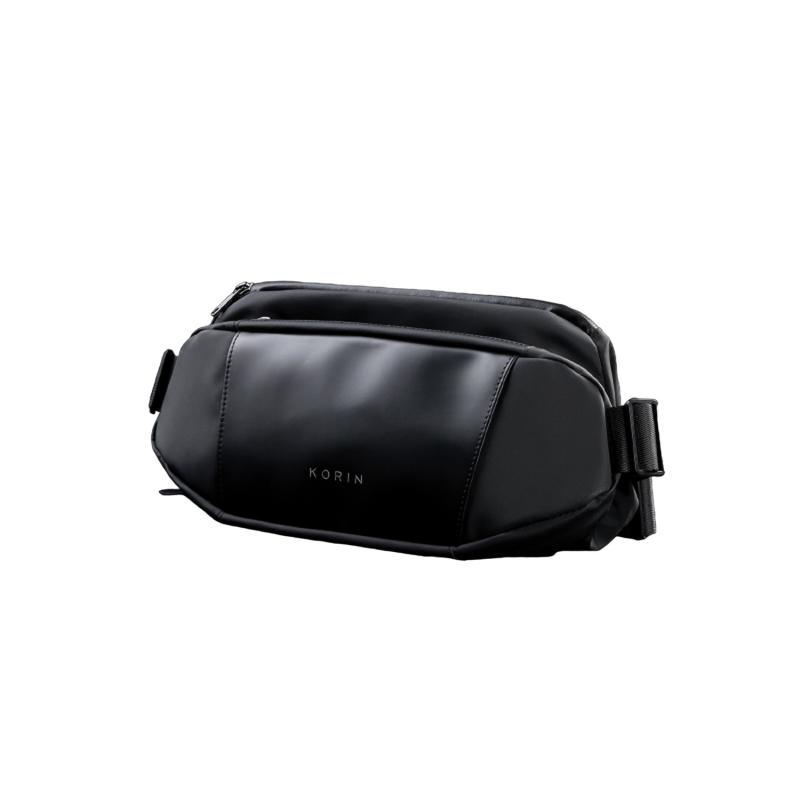 Наплечная сумка KORIN FlipSling 32х16х10 см, черная