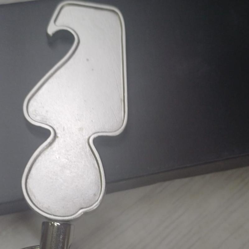 Брелок-открывалка Human