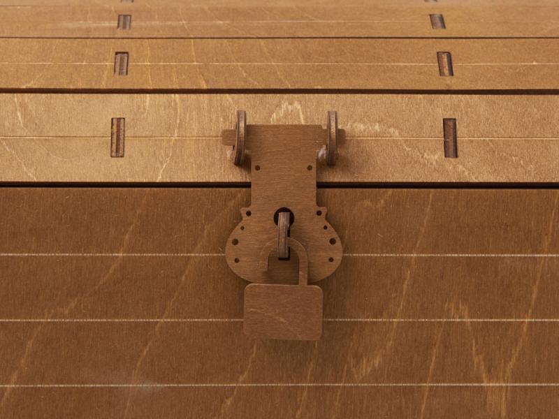 Подарочный набор: кукла фарфоровая, мёд с гецким орехом