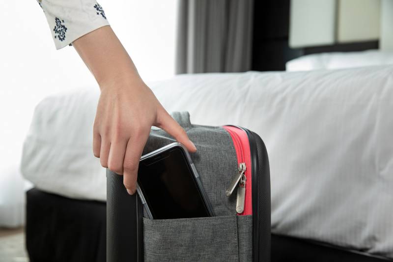 Чемодан складной Rollink Earth 55x40x20 см, 2 колеса, черный/красный