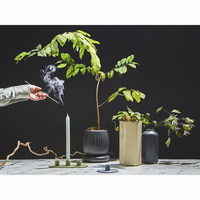 Подсвечник для 3 свечей из каменной керамики  из коллекции essential