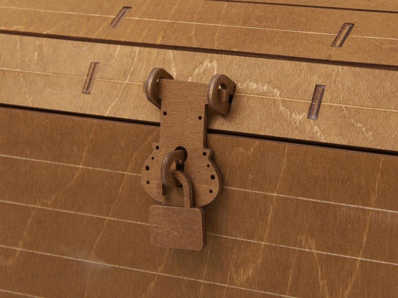 Подарочный набор: кукла фарфоровая, мёд с гецким орехом