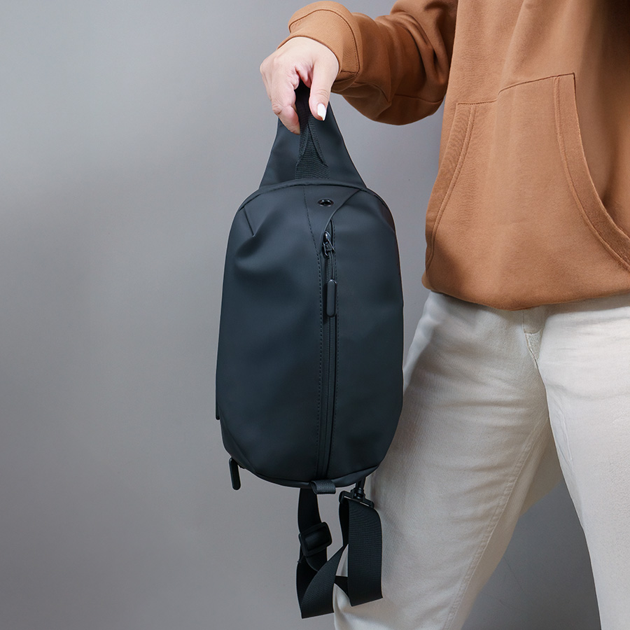 Сумка на плечо  водостойкая "Sling", чёрный, 33 х 18 х11 см, 100%  полиуретан