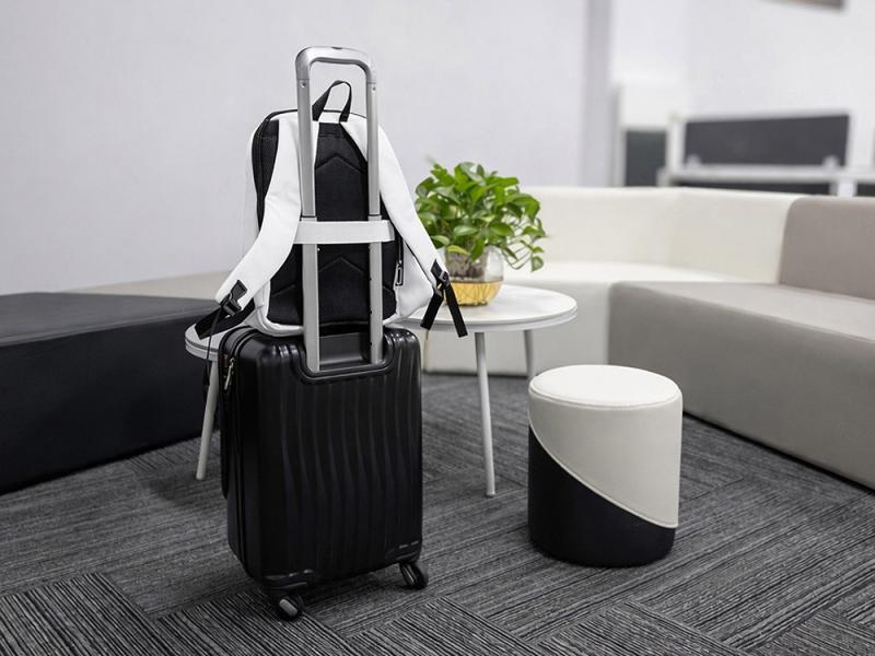 Водостойкий рюкзак с защитой от краж Phantom Mini для ноутбука 16