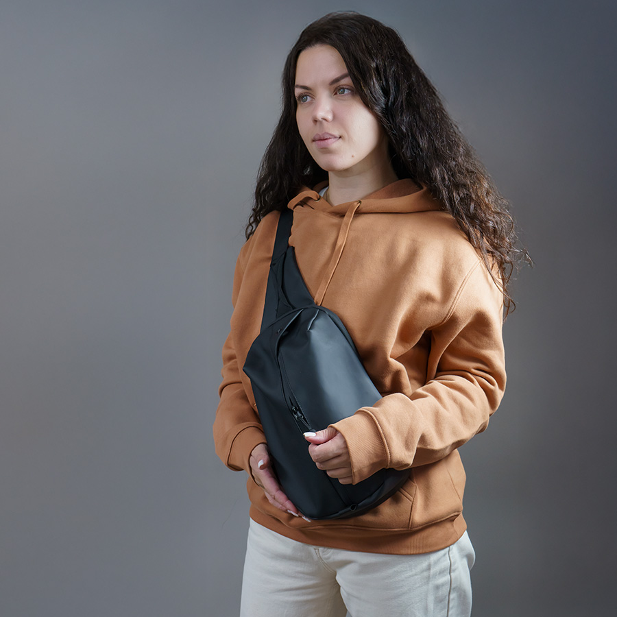 Сумка на плечо  водостойкая "Sling", чёрный, 33 х 18 х11 см, 100%  полиуретан