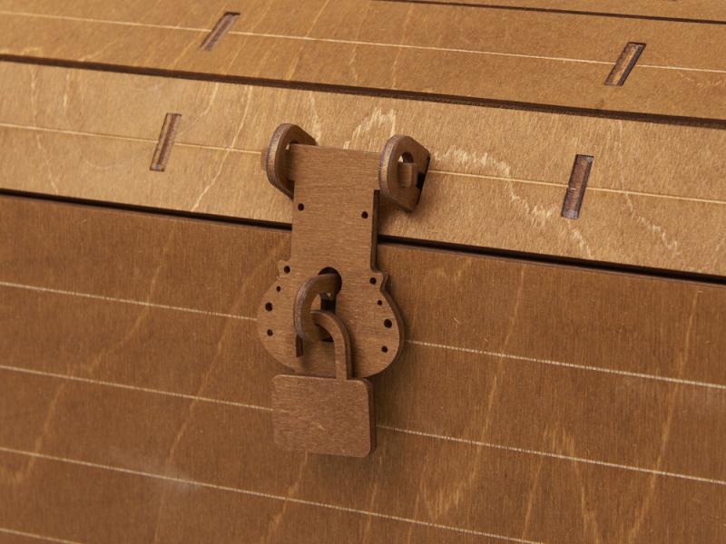 Подарочный набор: кукла фарфоровая, мёд с гецким орехом