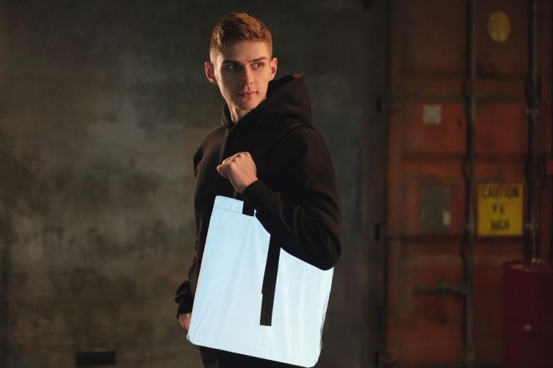 Шопер Manifest из светоотражающей ткани